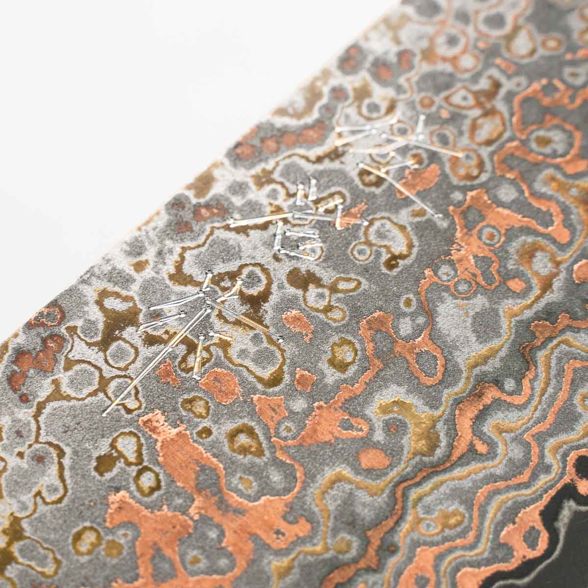 Takeshi Saji VG10-W Nashiji Rainbow Damascus Bunka 165mm - Dark Carbon Fibre