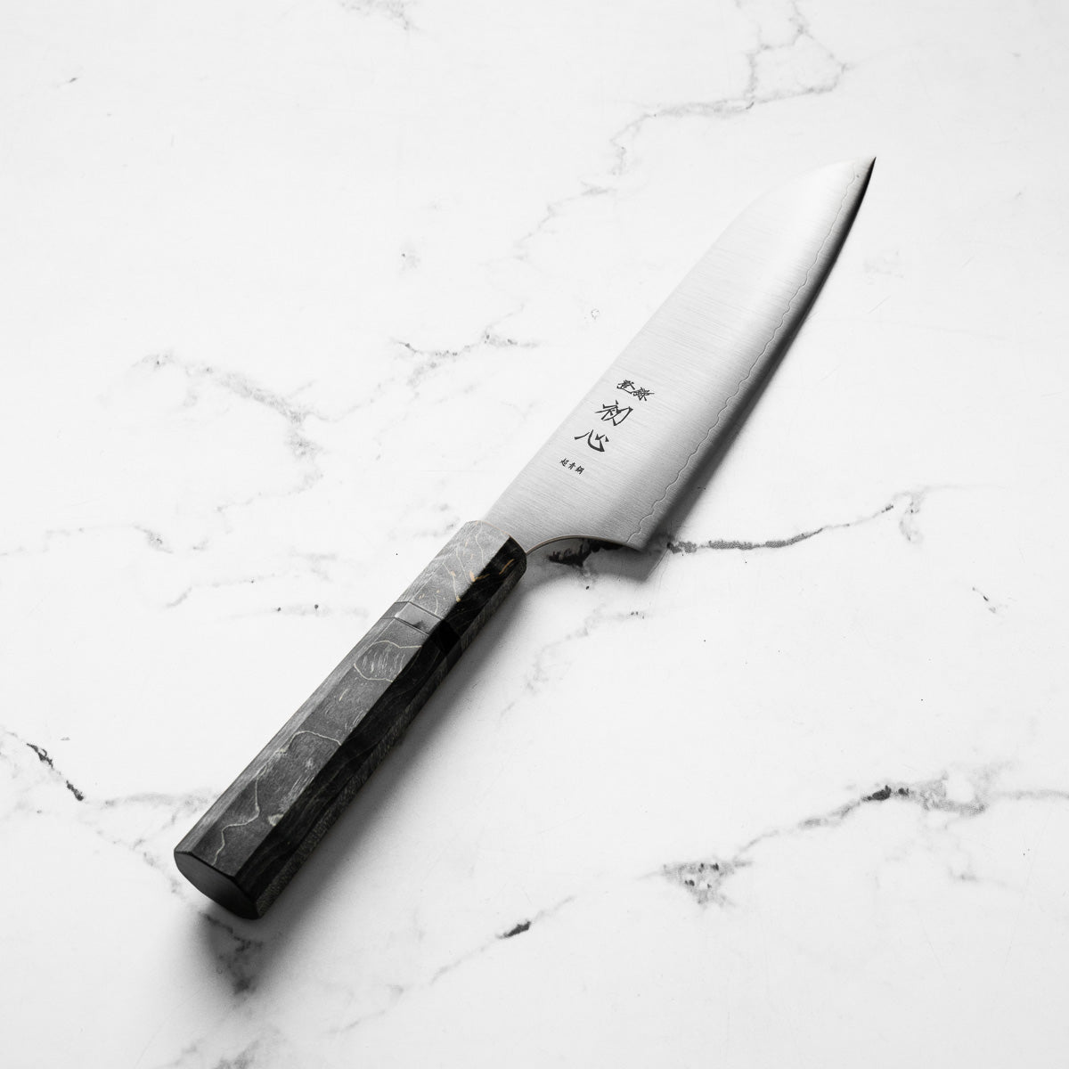 Hatsukokoro Hayabusa Blue Super Santoku 180mm - Dark Maple